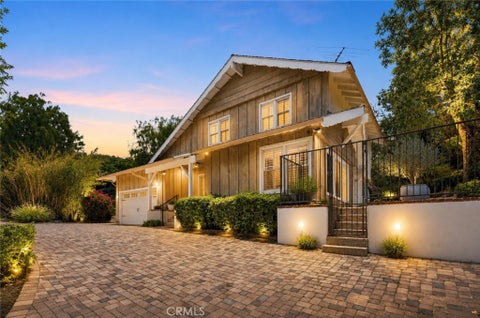 Photo of 22204 Avenue San Luis, Woodland Hills, CA 91364 (MLS # SR26112549)