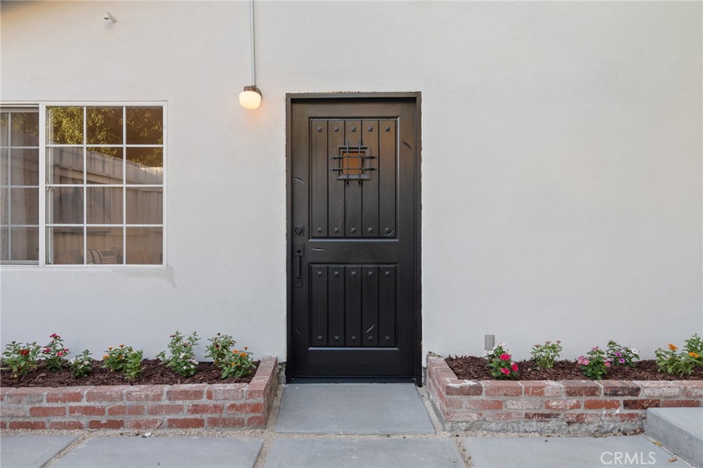 1637 N Alvarado Street