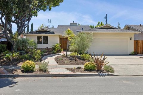 Photo of 646 Cheshire Way, Sunnyvale, CA 94087 (MLS # ML82045682)