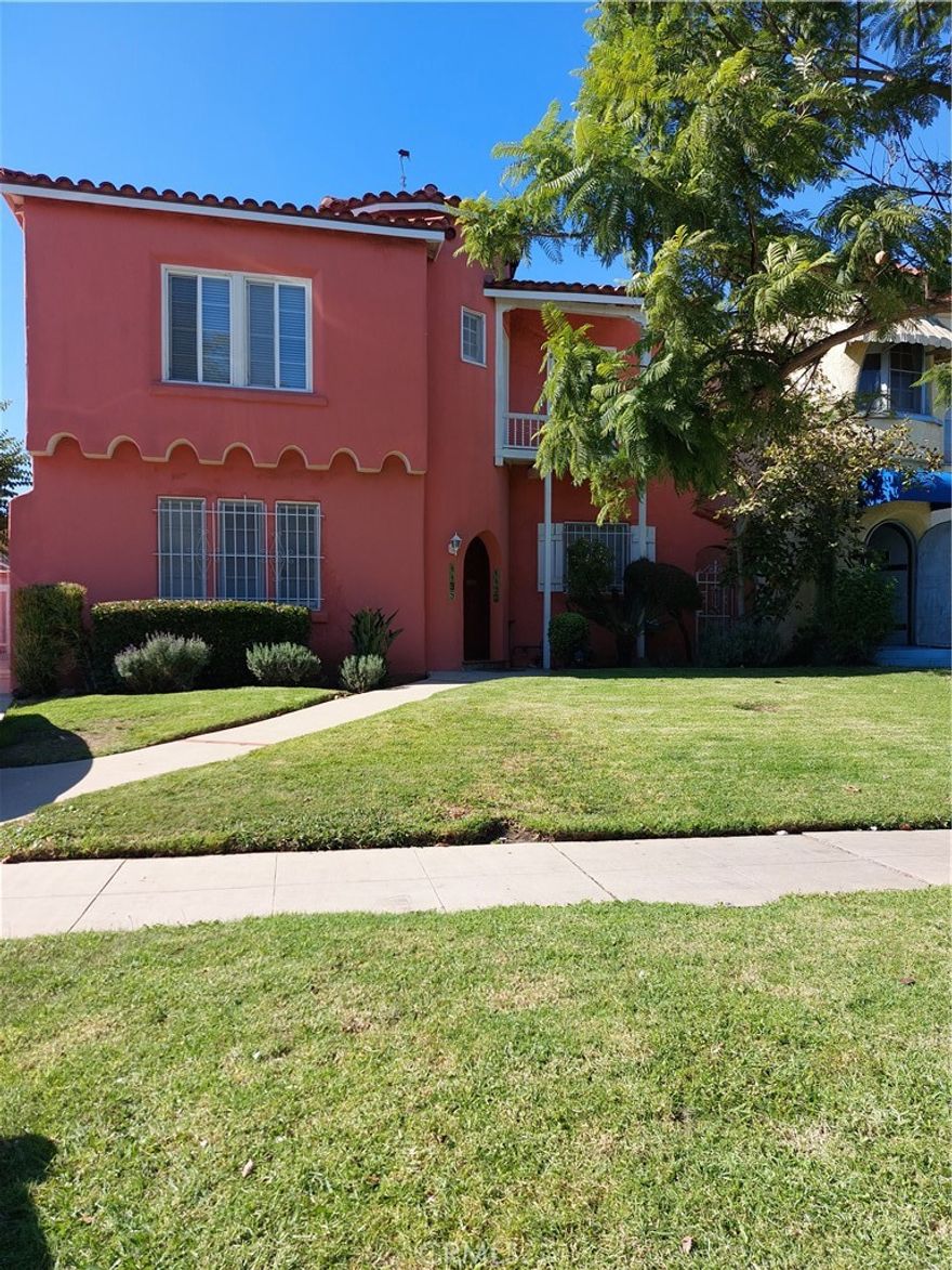 Charming 3 Bed / 2 Bath in Prime 90019 – Hardwood Floors, Spacious Layout 



Welcome to your new home in the heart of 90019! This beautifully maintained 3-bedroom, 2-bathroom residence features gorgeous hardwood floors throughout, an open and spacious layout perfect for comfortable living and entertaining, and ample natural light.



Enjoy a well-equipped kitchen, generously sized bedrooms, and bathrooms. Located in a highly desirable neighborhood with easy access to shopping, dining, and major freeways.



Don’t miss out on this rare opportunity—schedule a tour today!