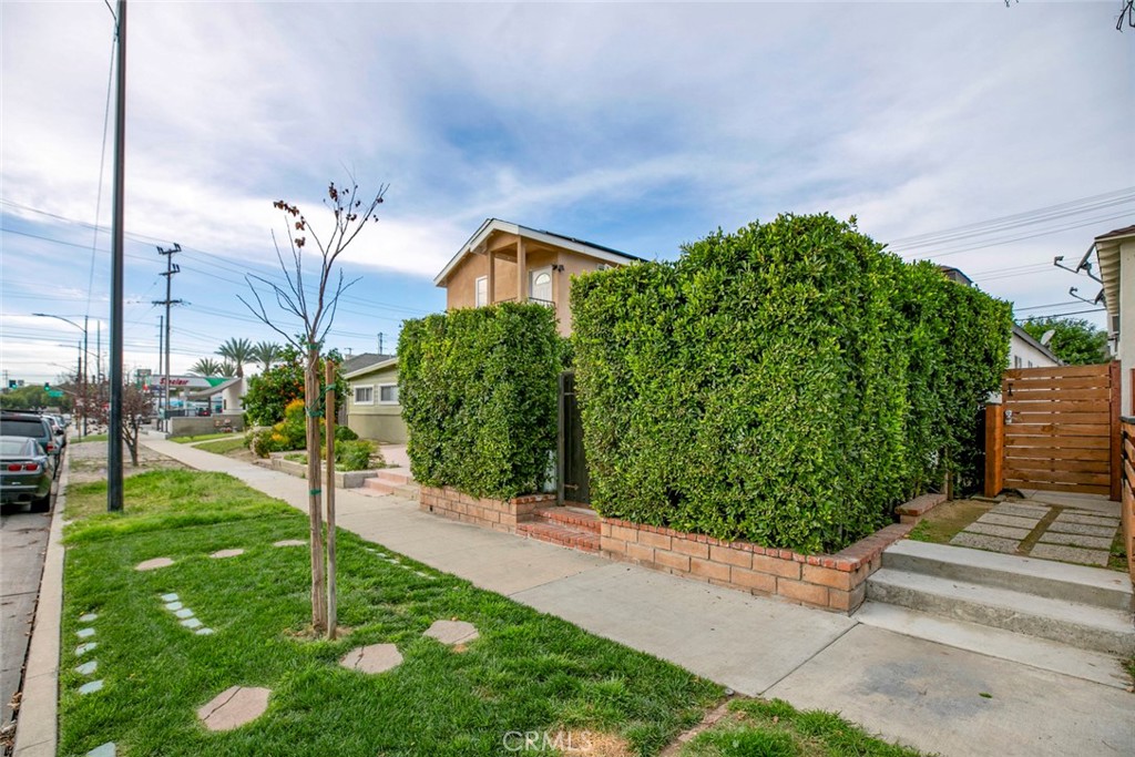 1423 N Hollywood