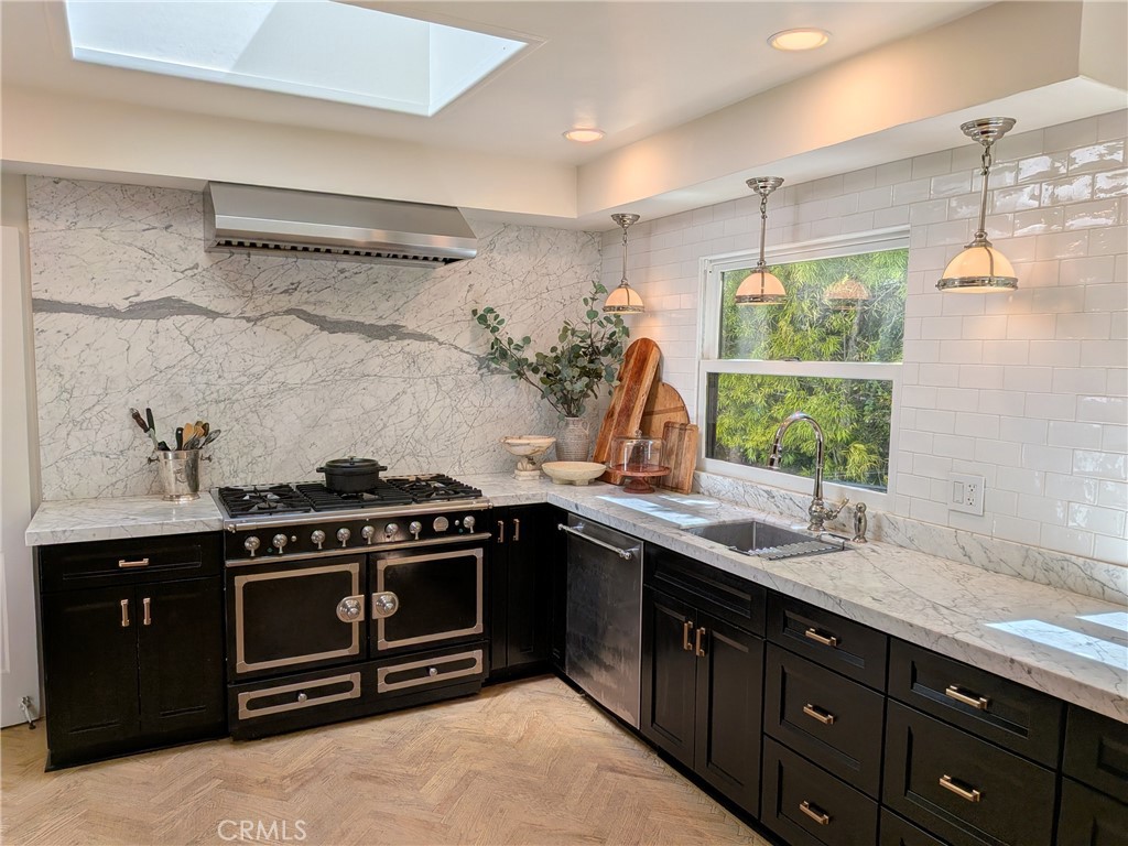 3224 Palos Verdes N