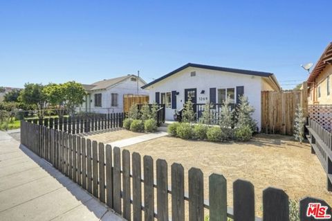 Photo of 1269 S Muirfield Road, Los Angeles, CA 90019 (MLS # 26672915)