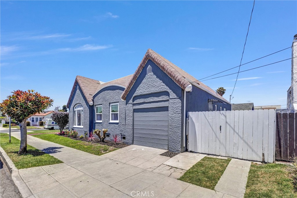 2850 S Norton Ave