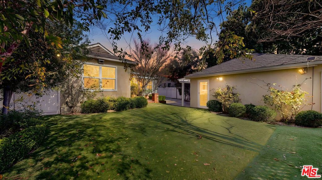 Photo of 11350 Albata Street, Los Angeles, CA 90049 (MLS # 26655341)