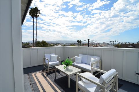 Tiny photo for 810 El Redondo Avenue, Redondo Beach, CA 90277 (MLS # SB25220734)