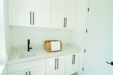 Tiny photo for 810 El Redondo Avenue, Redondo Beach, CA 90277 (MLS # SB25220734)