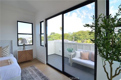 Tiny photo for 810 El Redondo Avenue, Redondo Beach, CA 90277 (MLS # SB25220734)