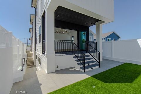 Tiny photo for 810 El Redondo Avenue, Redondo Beach, CA 90277 (MLS # SB25220734)
