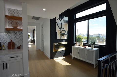 Tiny photo for 810 El Redondo Avenue, Redondo Beach, CA 90277 (MLS # SB25220734)