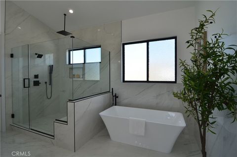 Tiny photo for 810 El Redondo Avenue, Redondo Beach, CA 90277 (MLS # SB25220734)