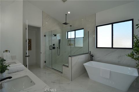 Tiny photo for 810 El Redondo Avenue, Redondo Beach, CA 90277 (MLS # SB25220734)