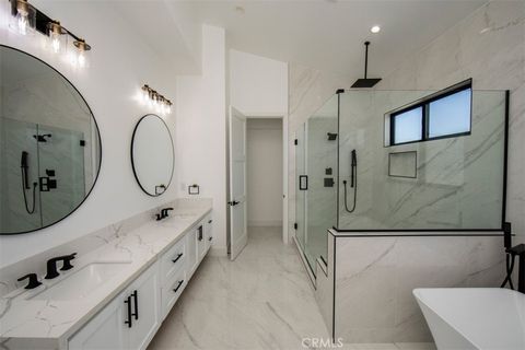 Tiny photo for 810 El Redondo Avenue, Redondo Beach, CA 90277 (MLS # SB25220734)