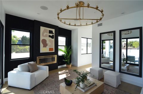 Tiny photo for 810 El Redondo Avenue, Redondo Beach, CA 90277 (MLS # SB25220734)