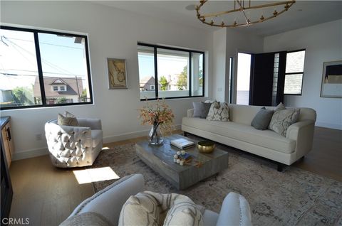 Tiny photo for 810 El Redondo Avenue, Redondo Beach, CA 90277 (MLS # SB25220734)