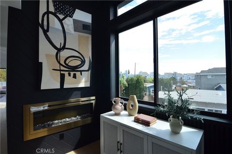 Tiny photo for 810 El Redondo Avenue, Redondo Beach, CA 90277 (MLS # SB25220734)