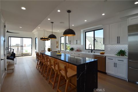 Tiny photo for 810 El Redondo Avenue, Redondo Beach, CA 90277 (MLS # SB25220734)