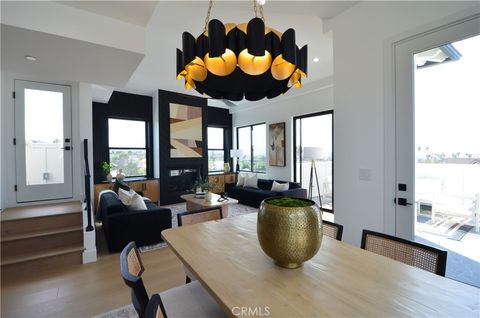 Tiny photo for 810 El Redondo Avenue, Redondo Beach, CA 90277 (MLS # SB25220734)