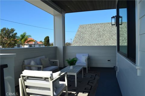 Tiny photo for 810 El Redondo Avenue, Redondo Beach, CA 90277 (MLS # SB25220734)