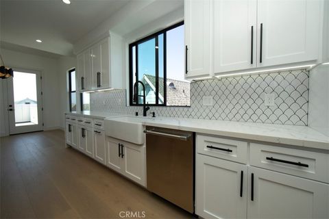 Tiny photo for 810 El Redondo Avenue, Redondo Beach, CA 90277 (MLS # SB25220734)