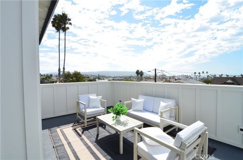 Tiny photo for 810 El Redondo Avenue, Redondo Beach, CA 90277 (MLS # SB25220734)