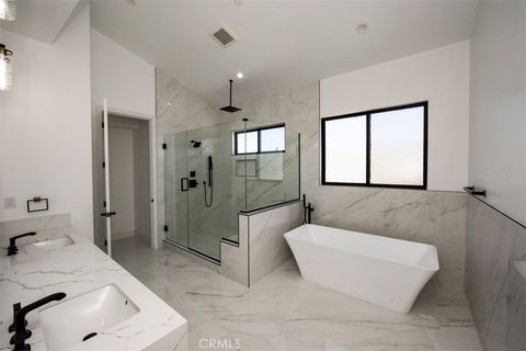 Tiny photo for 810 El Redondo Avenue, Redondo Beach, CA 90277 (MLS # SB25220734)