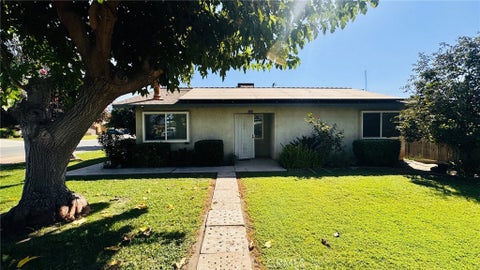Photo of 8700 Greenfield Park Drive, Bakersfield, CA 93307 (MLS # SR26198978)