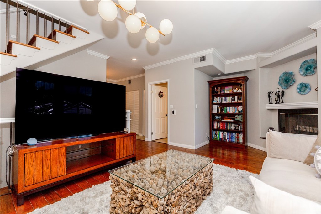 10929 Landale 4