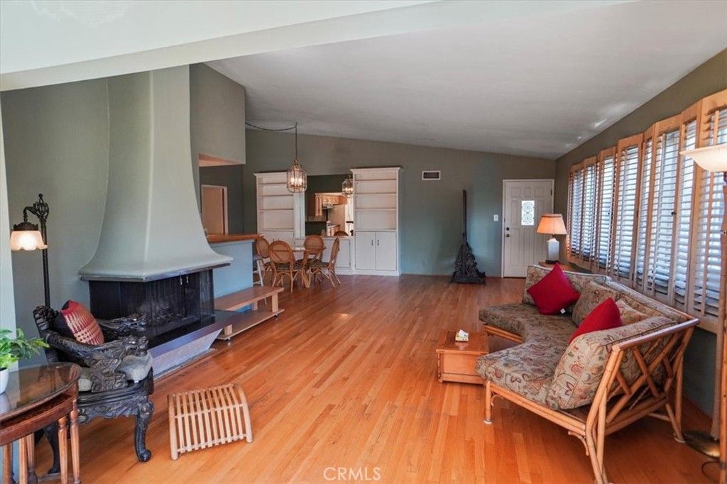 Photo of 1548 Riverside Dr #G, Glendale, CA 91201 (MLS # SR25252623)