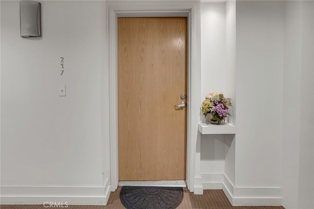 267 S San Pedro 217