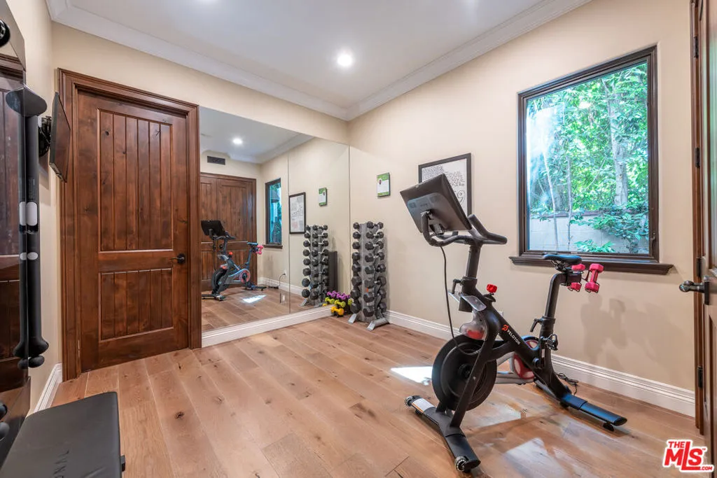 Encino, California 91316, United States, 5 Bedrooms Bedrooms, ,6 BathroomsBathrooms,Residential,Active,201570