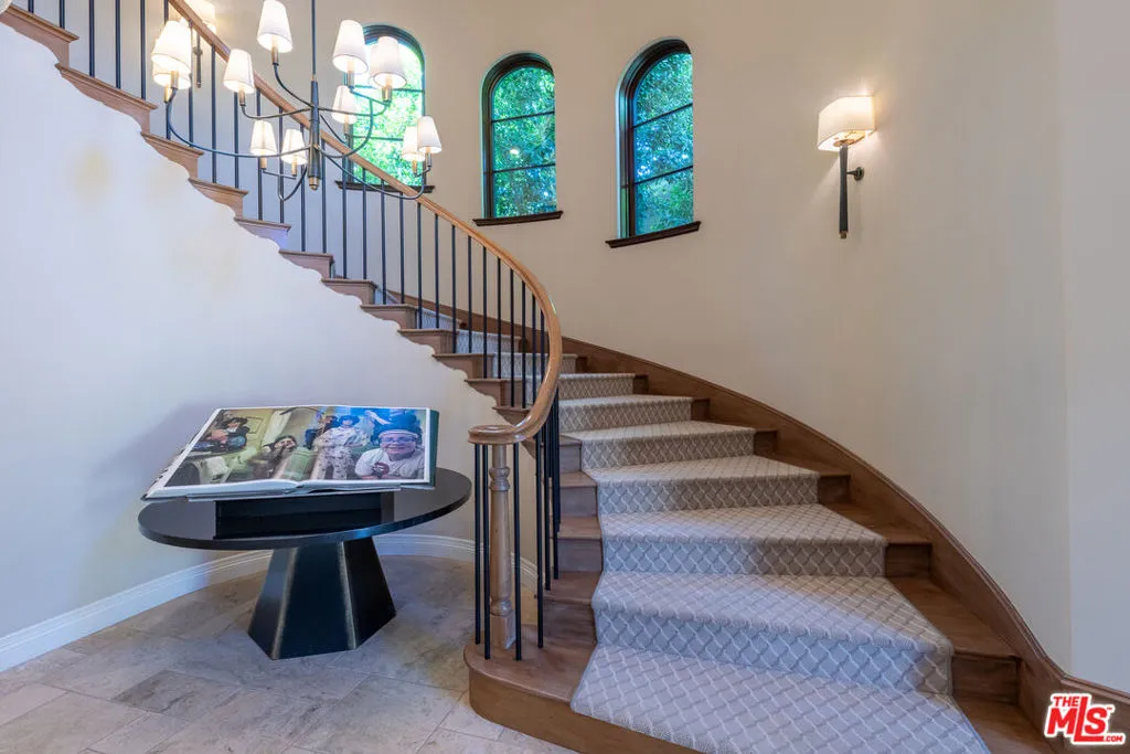 Encino, California 91316, United States, 5 Bedrooms Bedrooms, ,6 BathroomsBathrooms,Residential,Active,201570