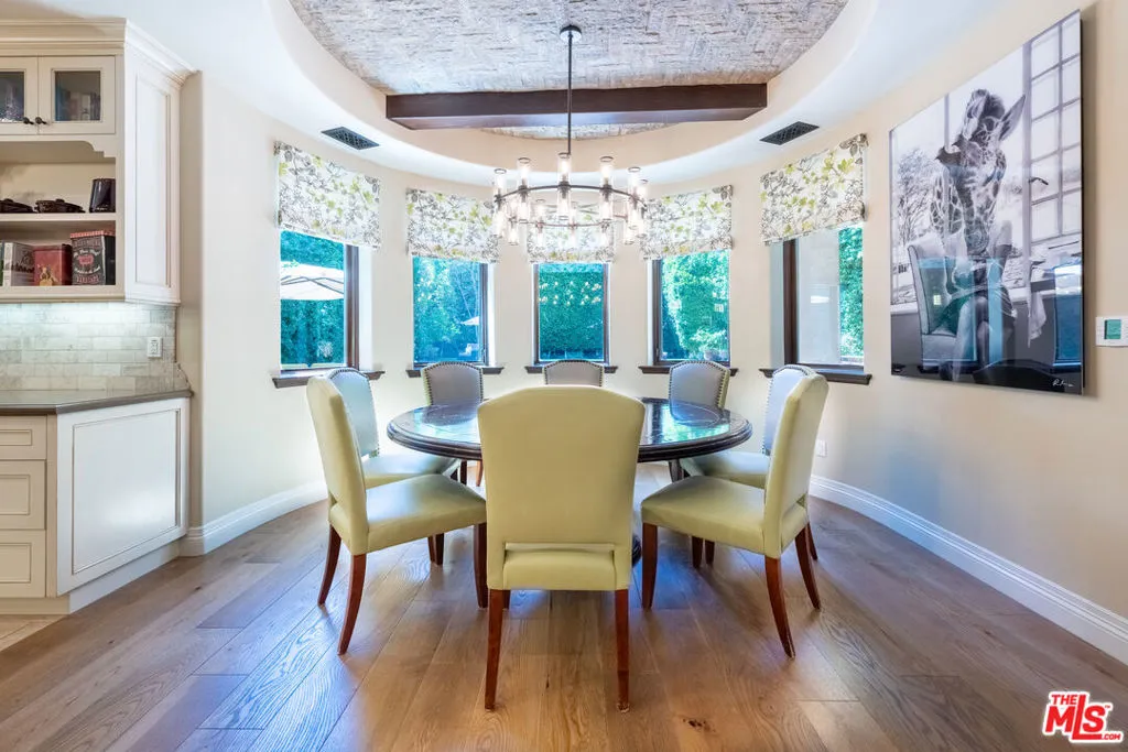 Encino, California 91316, United States, 5 Bedrooms Bedrooms, ,6 BathroomsBathrooms,Residential,Active,201570