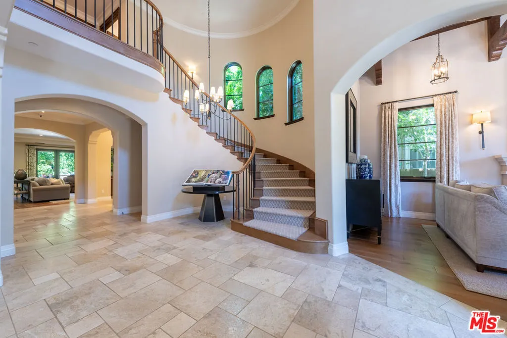 Encino, California 91316, United States, 5 Bedrooms Bedrooms, ,6 BathroomsBathrooms,Residential,Active,201570