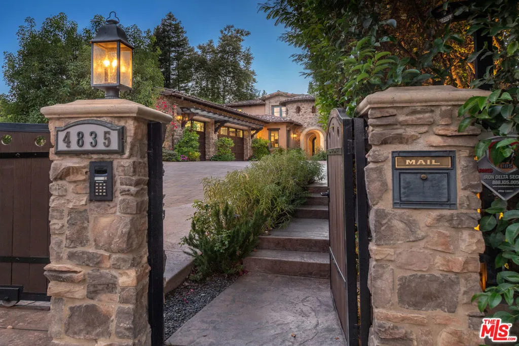 Encino, California 91316, United States, 5 Bedrooms Bedrooms, ,6 BathroomsBathrooms,Residential,Active,201570