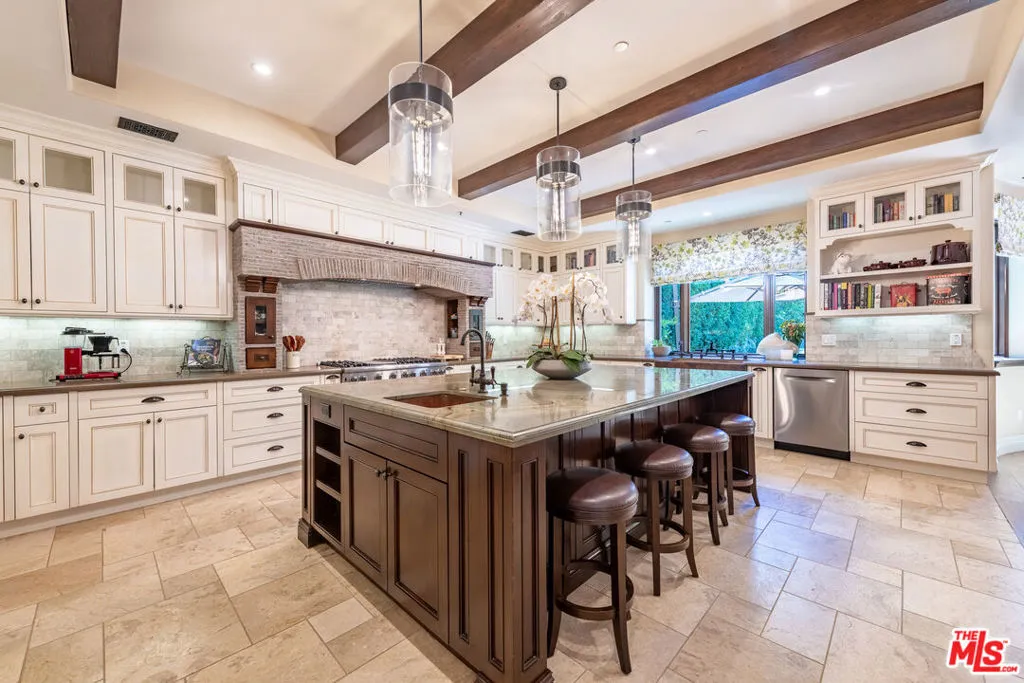 Encino, California 91316, United States, 5 Bedrooms Bedrooms, ,6 BathroomsBathrooms,Residential,Active,201570