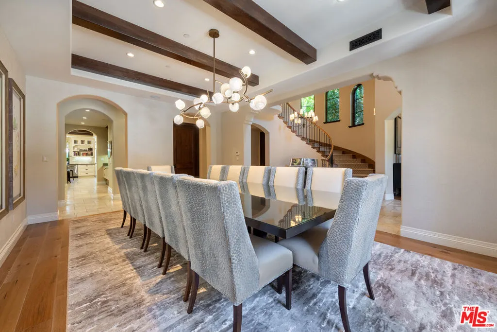 Encino, California 91316, United States, 5 Bedrooms Bedrooms, ,6 BathroomsBathrooms,Residential,Active,201570