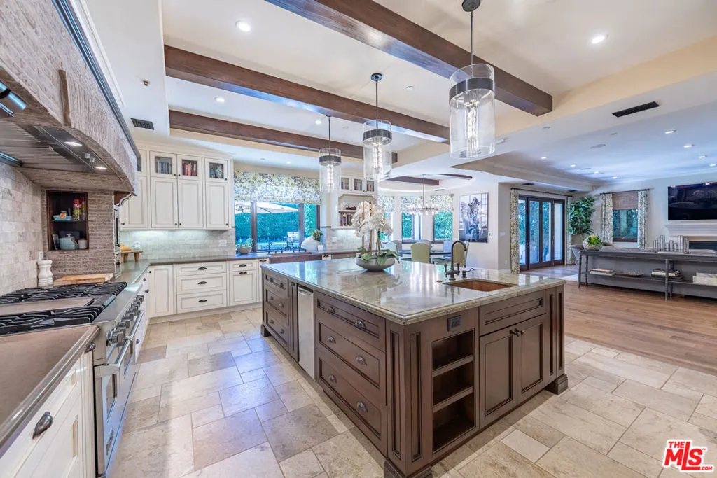 Encino, California 91316, United States, 5 Bedrooms Bedrooms, ,6 BathroomsBathrooms,Residential,Active,201570