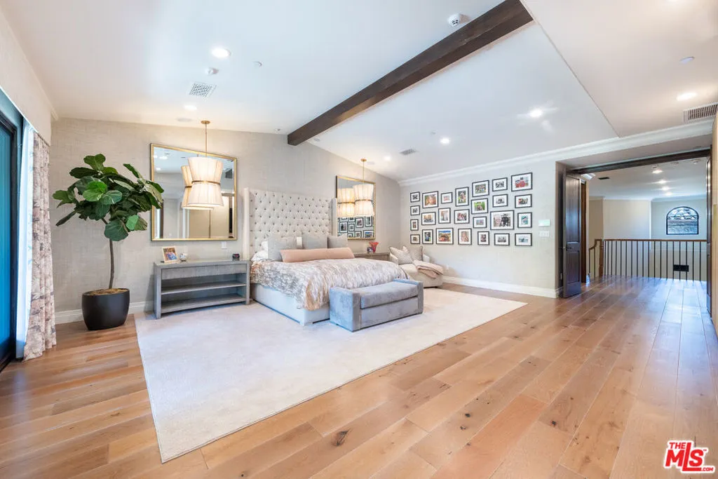 Encino, California 91316, United States, 5 Bedrooms Bedrooms, ,6 BathroomsBathrooms,Residential,Active,201570