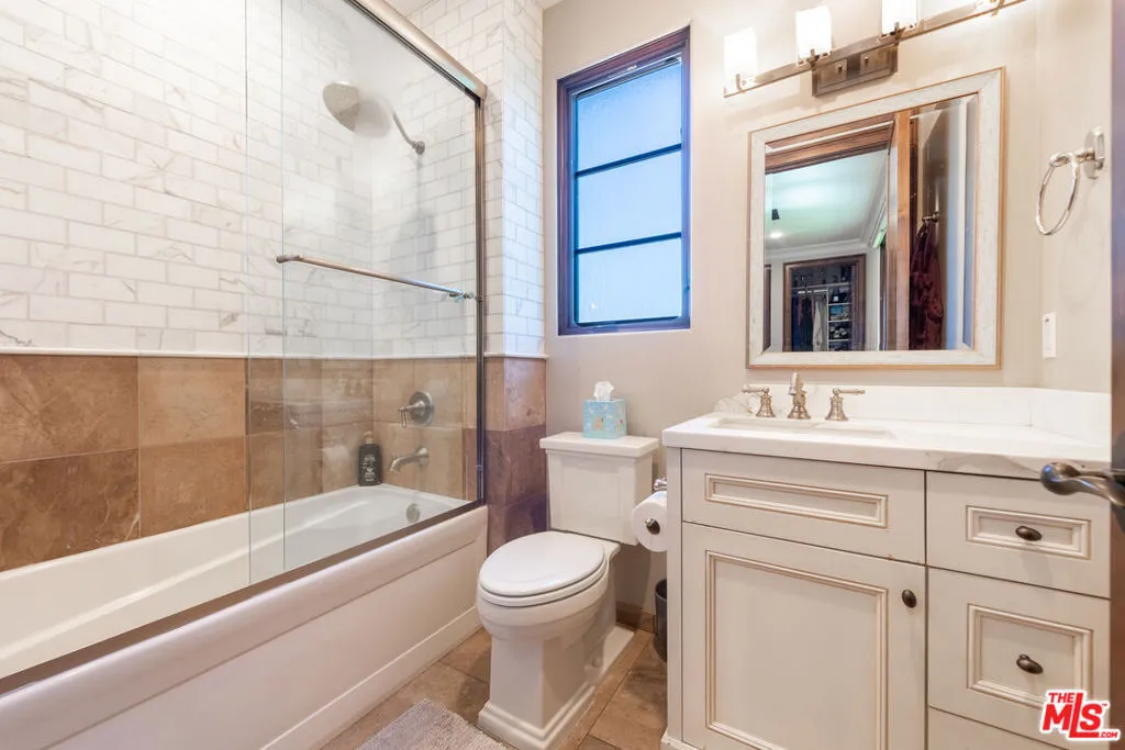 Encino, California 91316, United States, 5 Bedrooms Bedrooms, ,6 BathroomsBathrooms,Residential,Active,201570