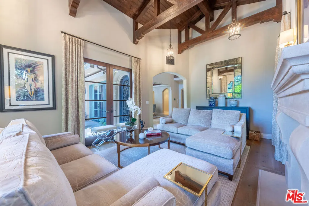 Encino, California 91316, United States, 5 Bedrooms Bedrooms, ,6 BathroomsBathrooms,Residential,Active,201570