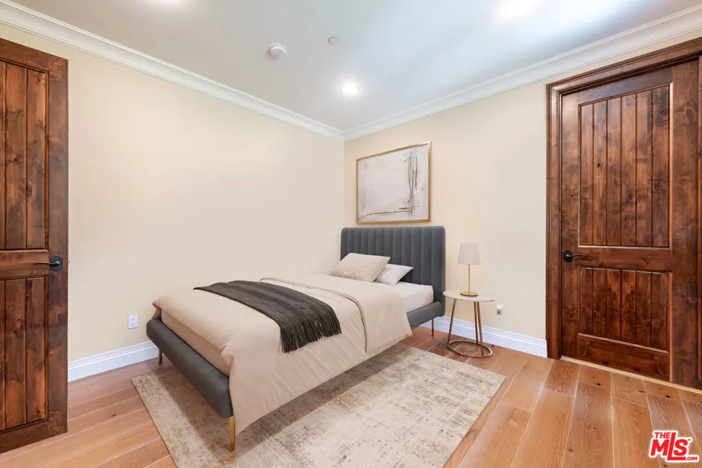 Encino, California 91316, United States, 5 Bedrooms Bedrooms, ,6 BathroomsBathrooms,Residential,Active,201570