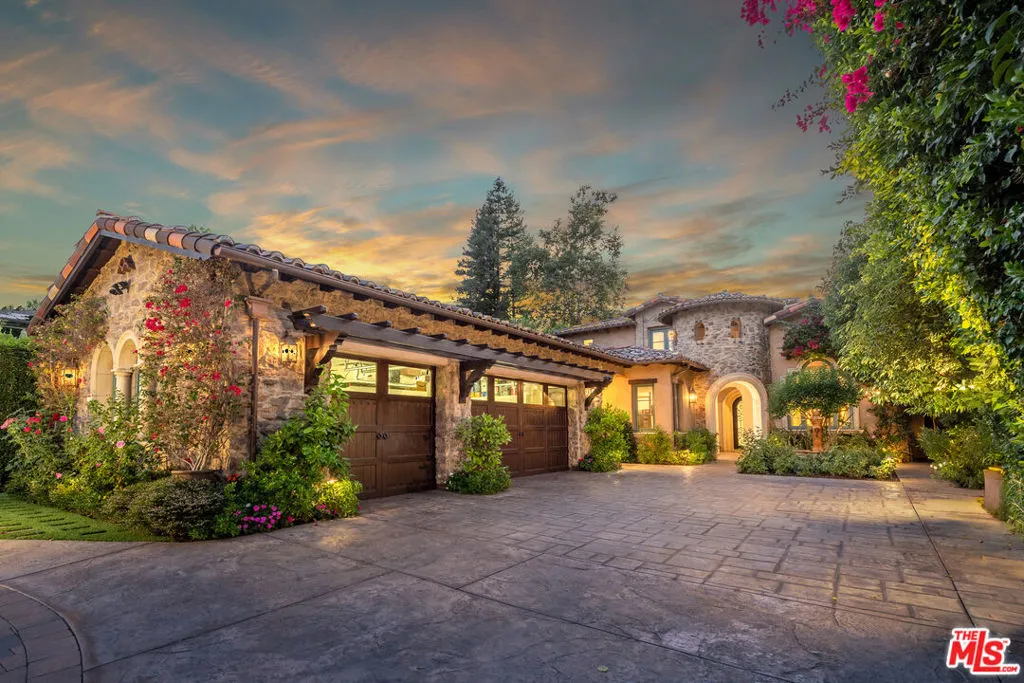 Encino, California 91316, United States, 5 Bedrooms Bedrooms, ,6 BathroomsBathrooms,Residential,Active,201570