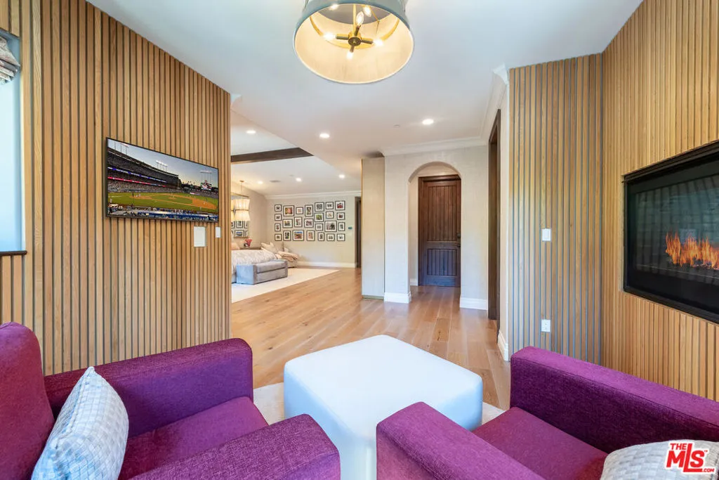 Encino, California 91316, United States, 5 Bedrooms Bedrooms, ,6 BathroomsBathrooms,Residential,Active,201570