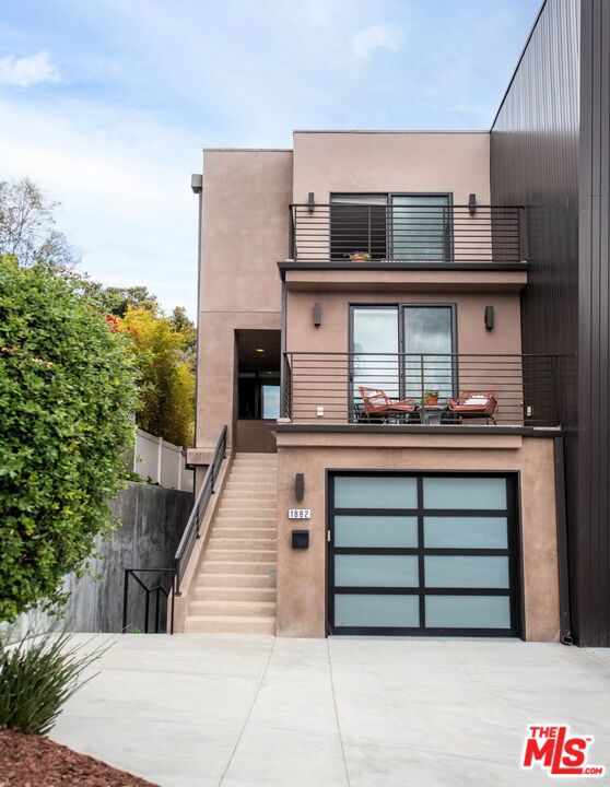1882 Lucretia Avenue