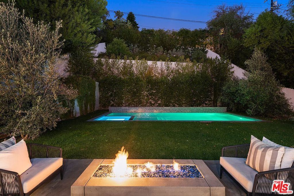 Photo of 2408 Castle Heights Avenue, Los Angeles, CA 90034 (MLS # 25627491)