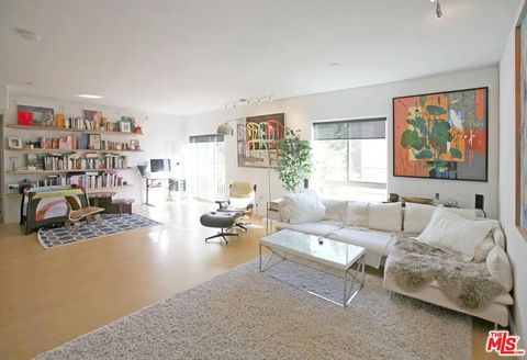 Photo of 5232 Satsuma Avenue #202, North Hollywood, CA 91601 (MLS # 26853559)