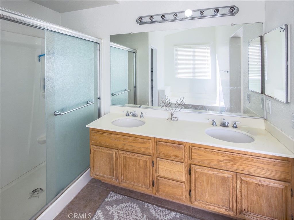 listing image 130724270589450237003