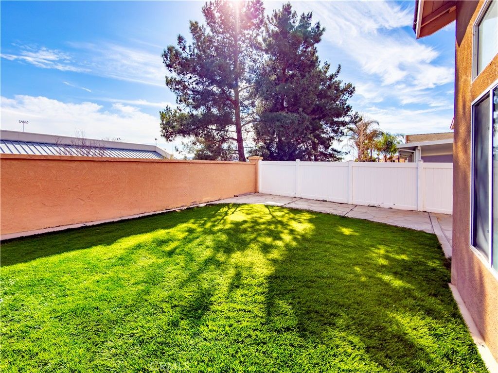 listing image 130724427575468011955