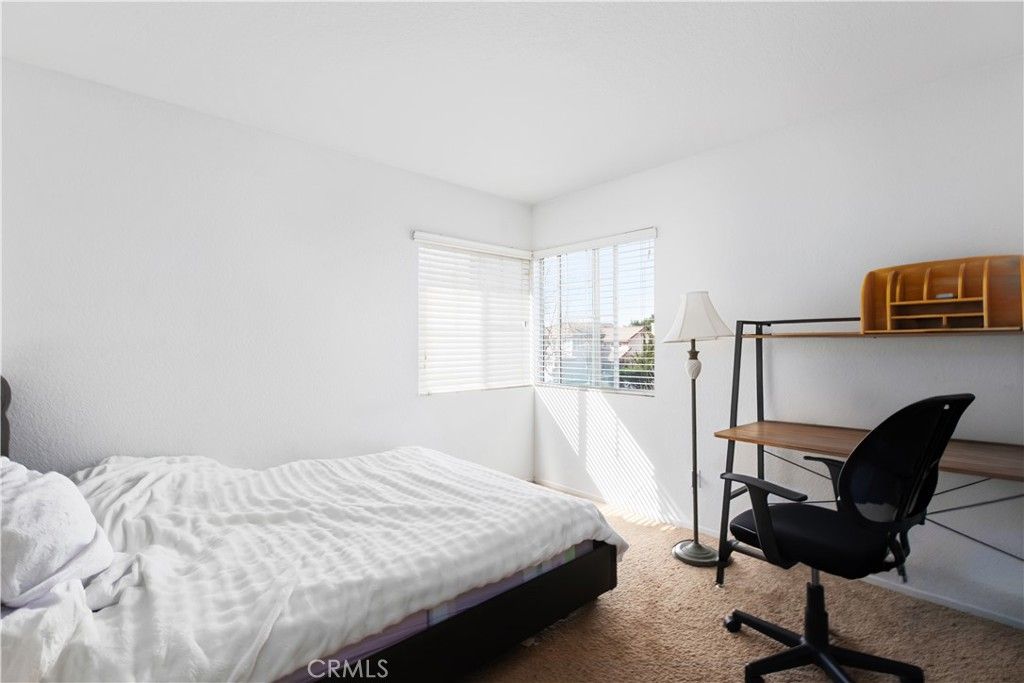 listing image 130728695654318702644